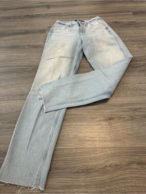 Hollister Ultra High-Rise Mom Jean